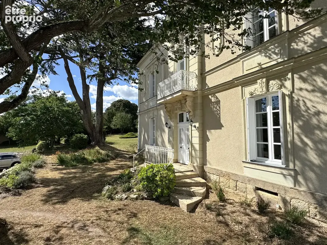 Élégante maison de maitre 19e avec dépendances et jardin dans la région de Saumur - photo 2