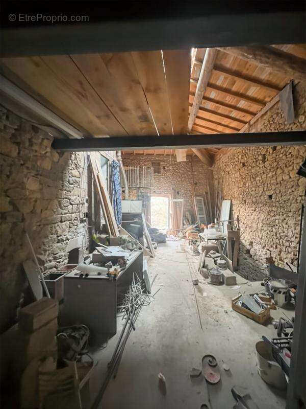 Charme de la Pierre à Sabran, grange à rénover - photo 6