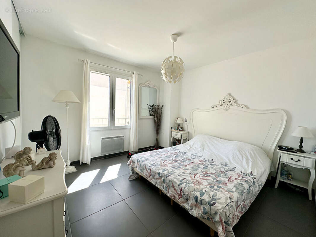 Appartement à LE REVEST-LES-EAUX