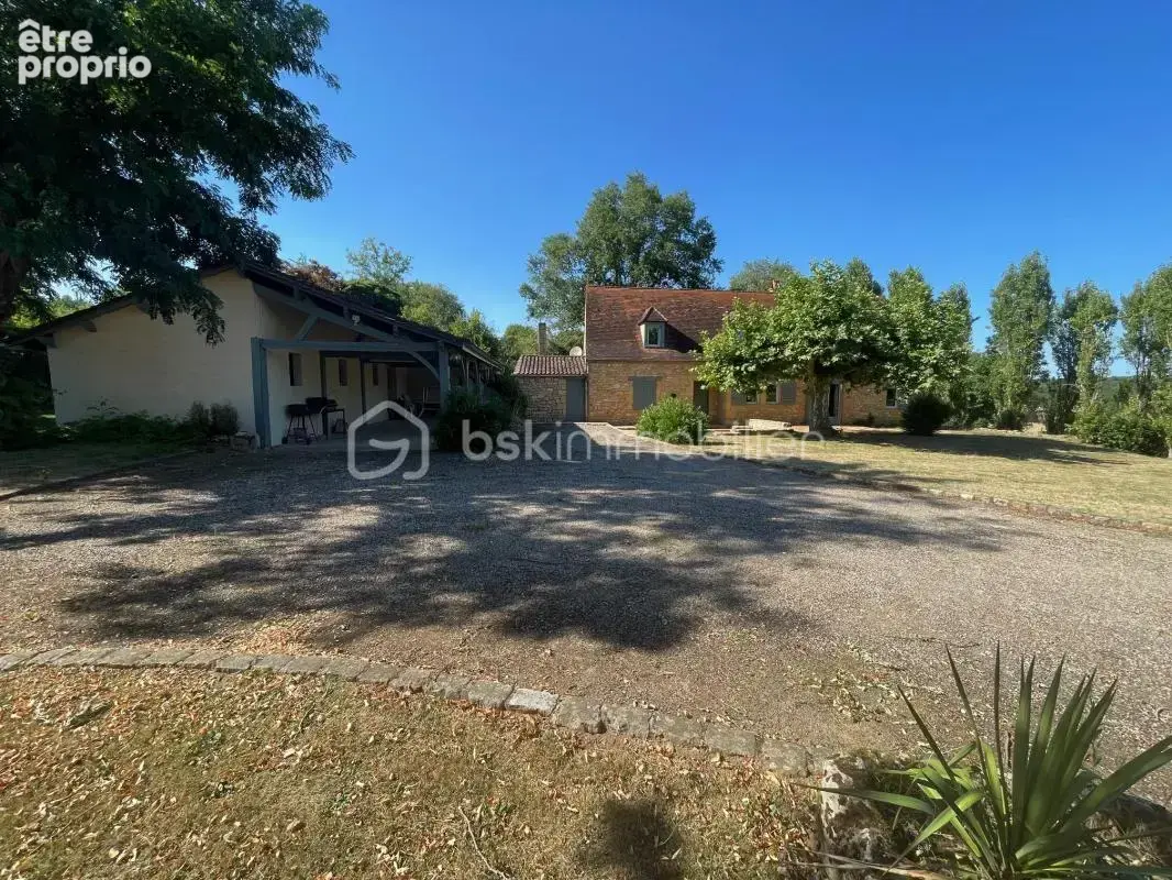 Propriété sans voisin proche de 2 belles maisons de style Périgourdin avec piscine - photo 3