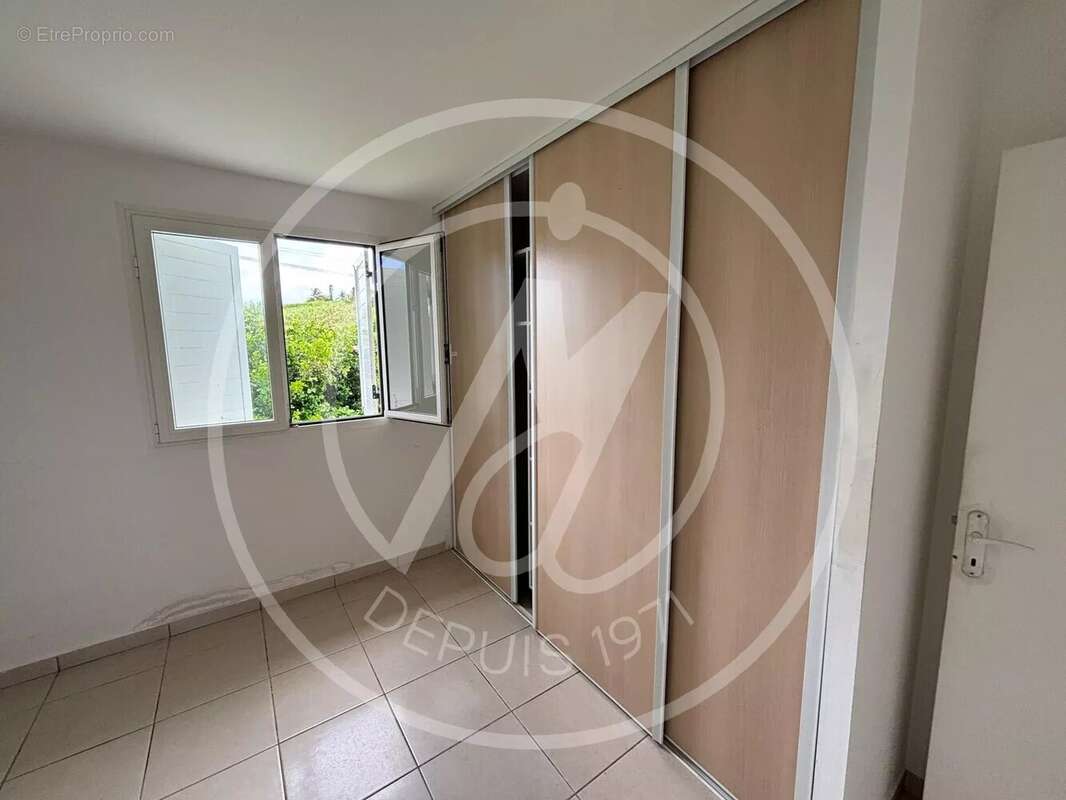 Maison à PETIT-BOURG