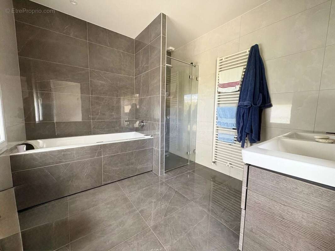 Appartement à MAGNY-LE-HONGRE