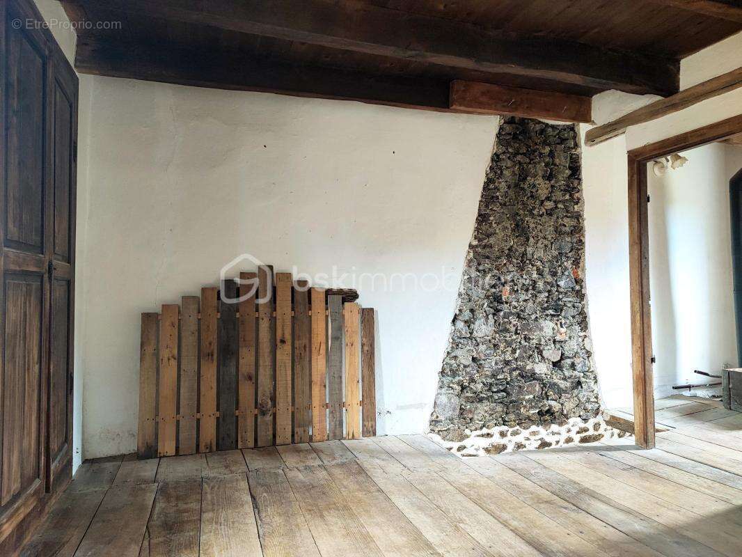 Maison à NEUVIC-ENTIER