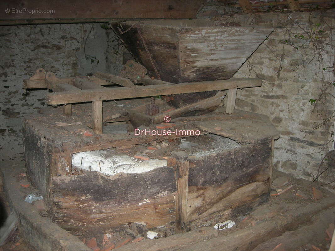 Maison 180 m² à Saint-Priest-La-Marche  - photo 2