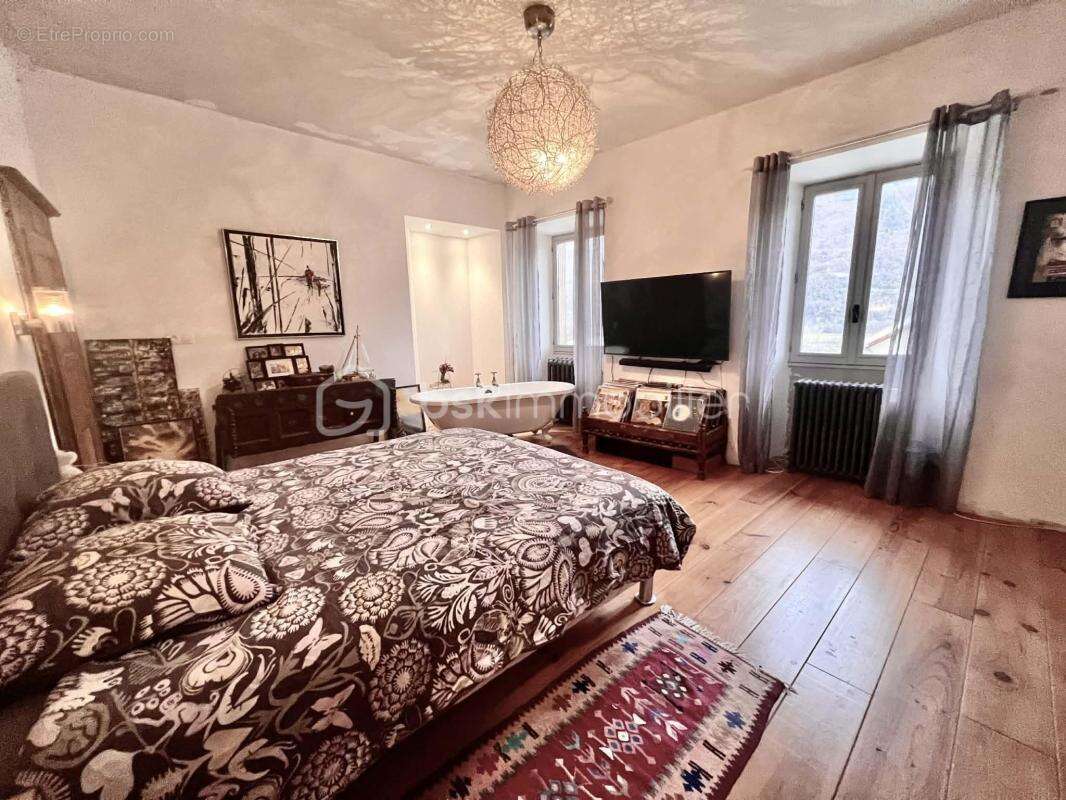 Maison à SAINT-REMY-DE-MAURIENNE