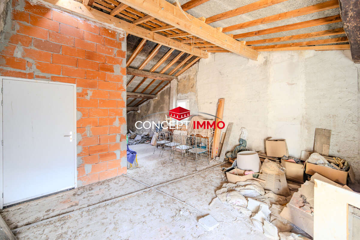 Maison à MEOUNES-LES-MONTRIEUX