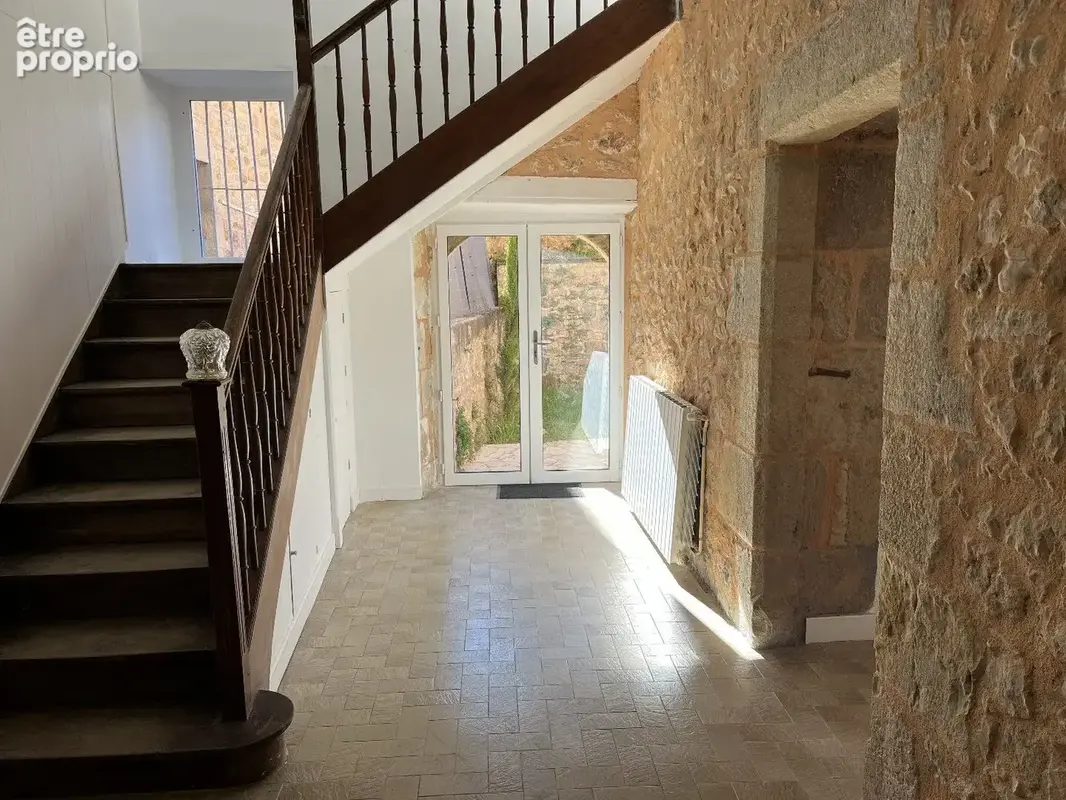 Maison en pierres entièrement rénovée dans village historique - photo 7