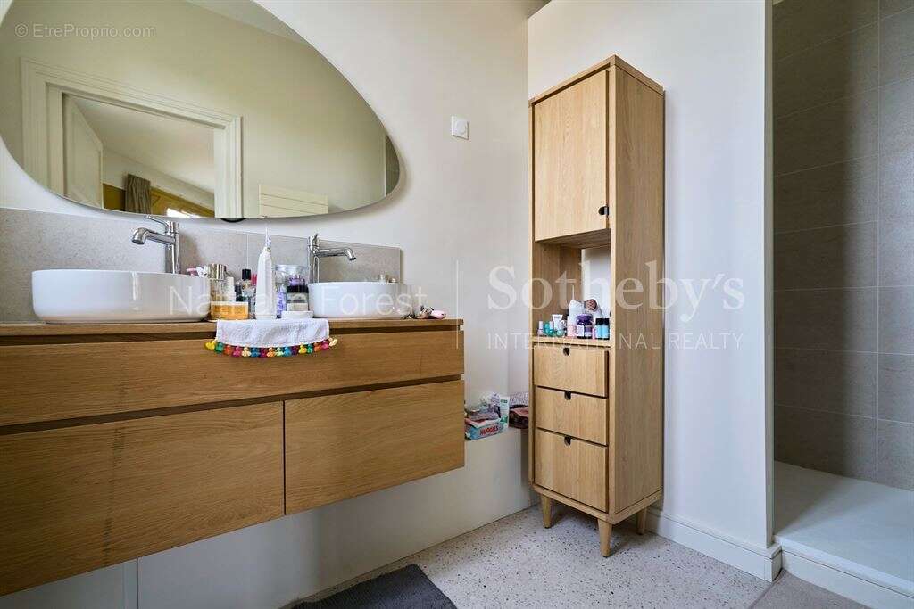 Croisé Laroche – Appartement de caractère rénové avec soin, beaux volumes et prestations contemporai - photo 7