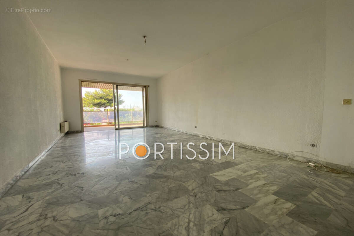 Appartement à SAINT-LAURENT-DU-VAR