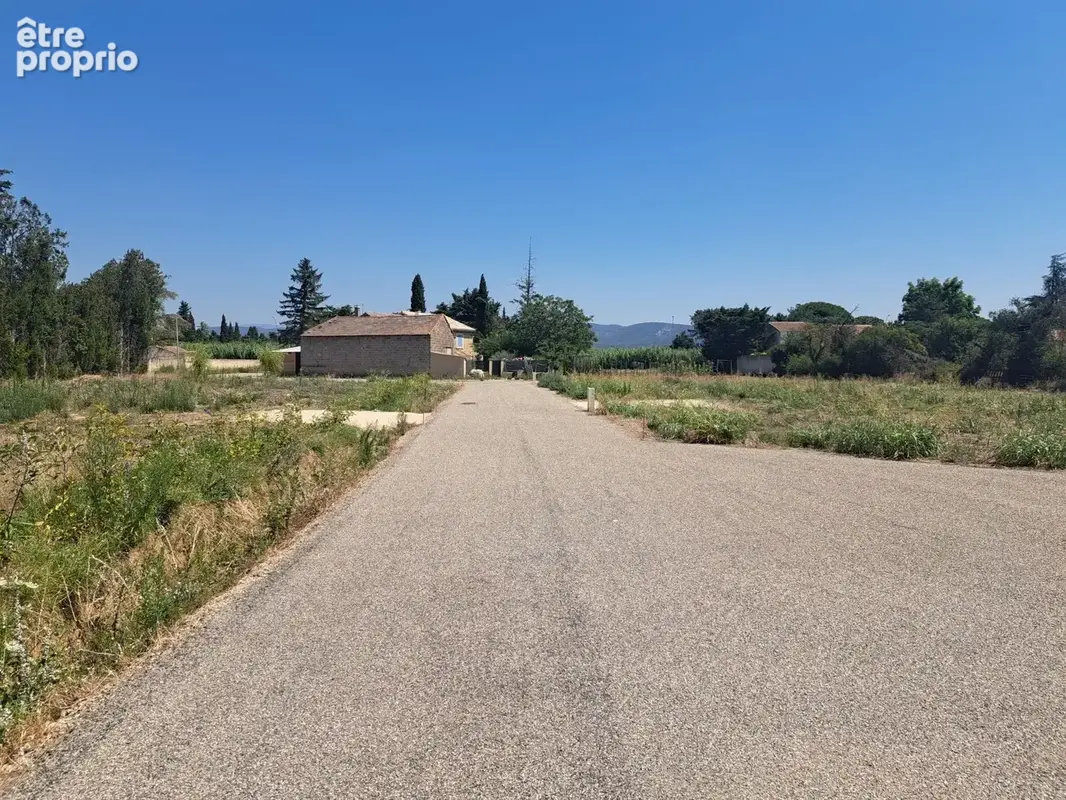 Terrain à bâtir de 800 m² à L'ISLE-SUR-LA-SORGUE (84) - photo 2