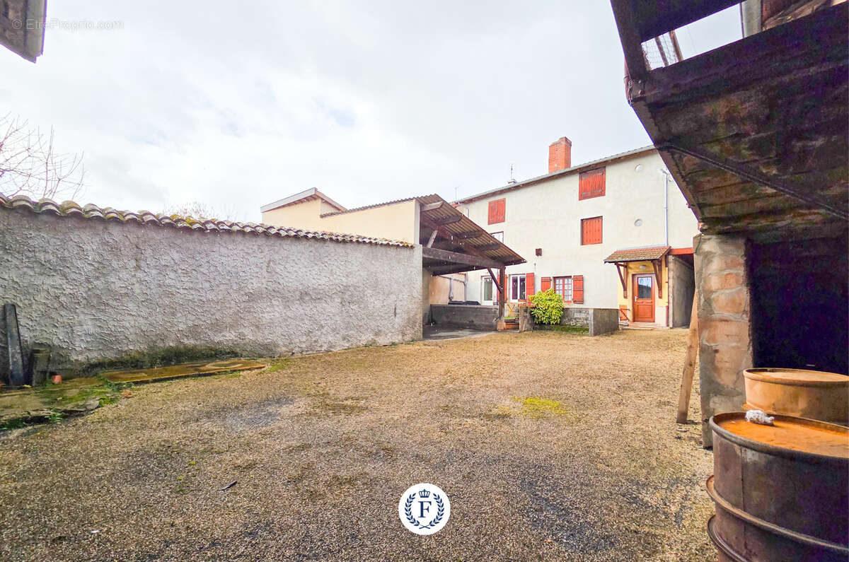 Maison à QUINCIE-EN-BEAUJOLAIS