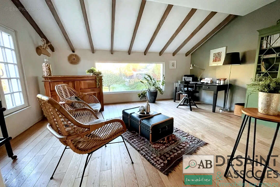 Maison à VILLENEUVE-LE-COMTE