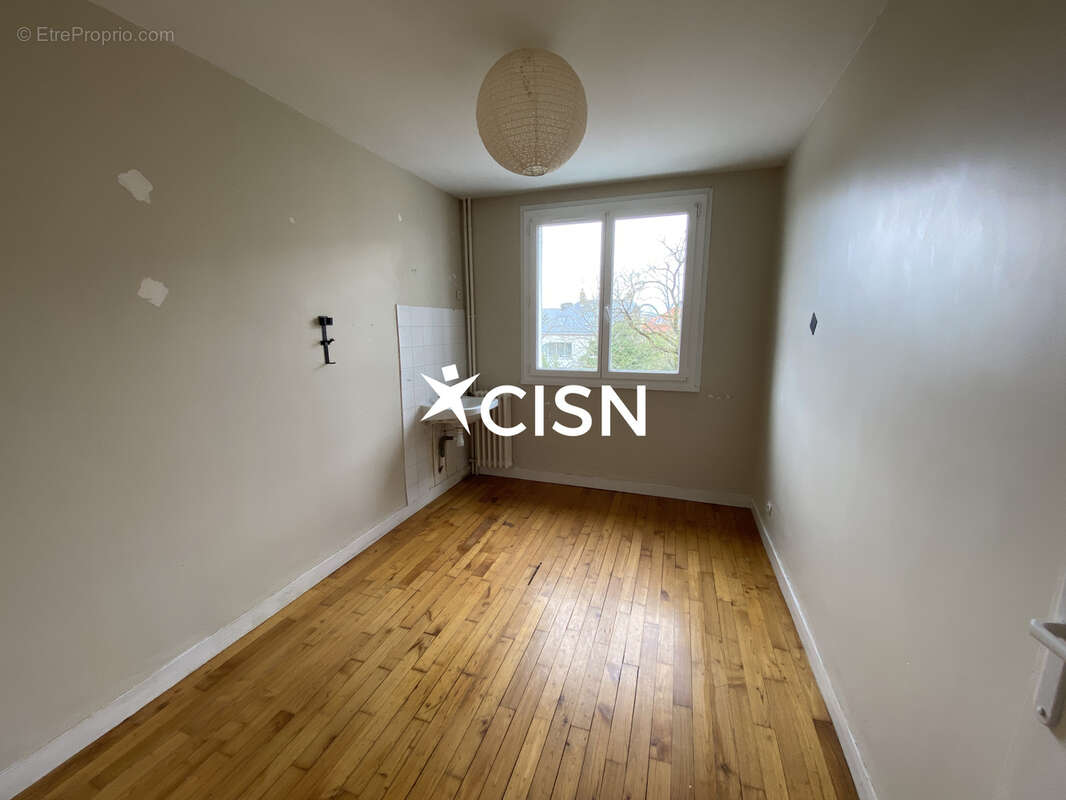 Chalâtres /Toutes Aides - T4 pièces 82 m2, pk privatif, cave, ascenseur - photo 6
