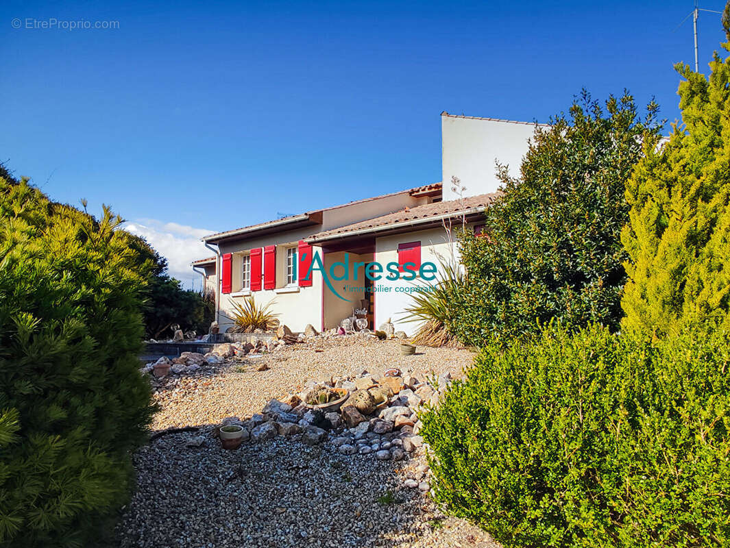 Maison à MONTREVAULT