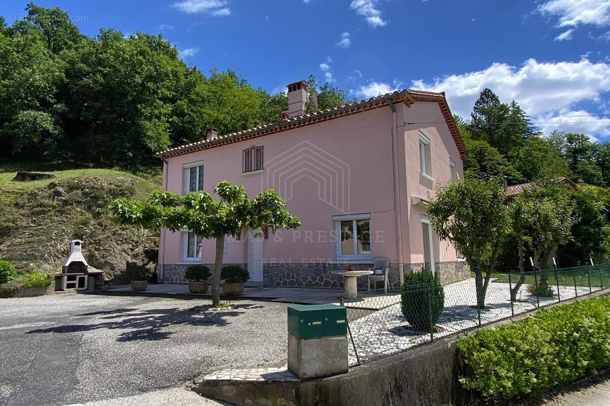 Maison à SAINT-LAURENT-DE-CERDANS