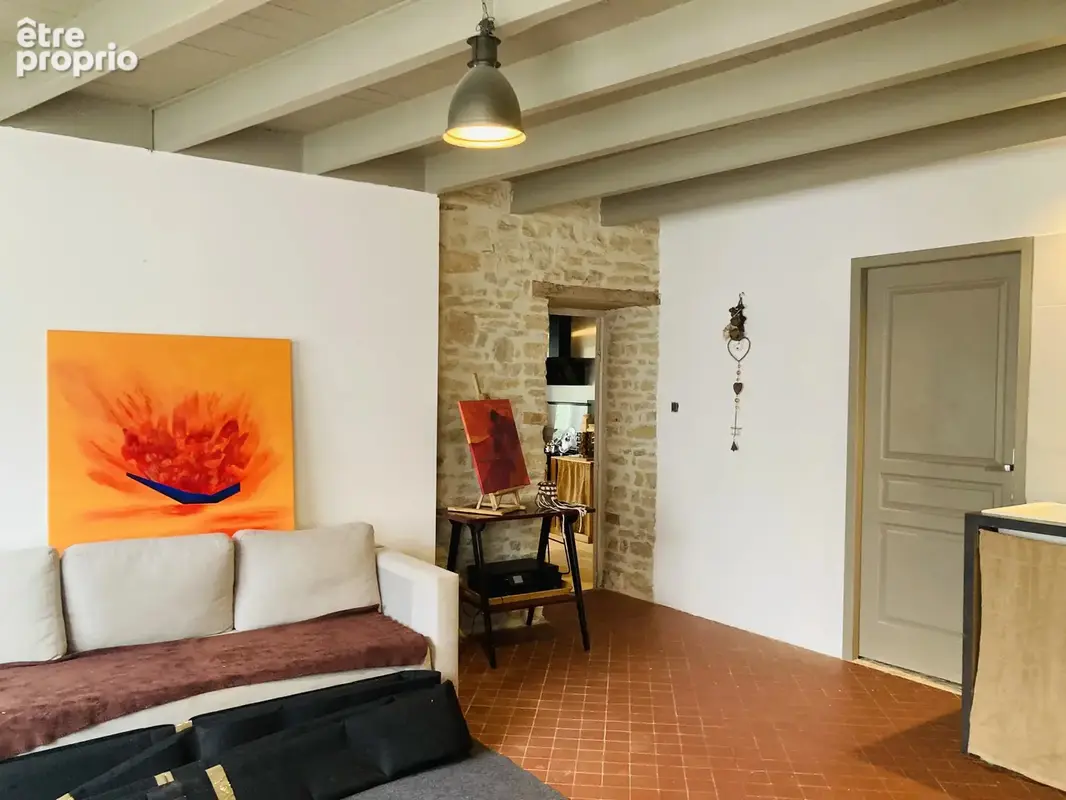 Maison en Pierre de Caractère Rénovée avec Grand Jardin et Potentiel d'aménagement - photo 7