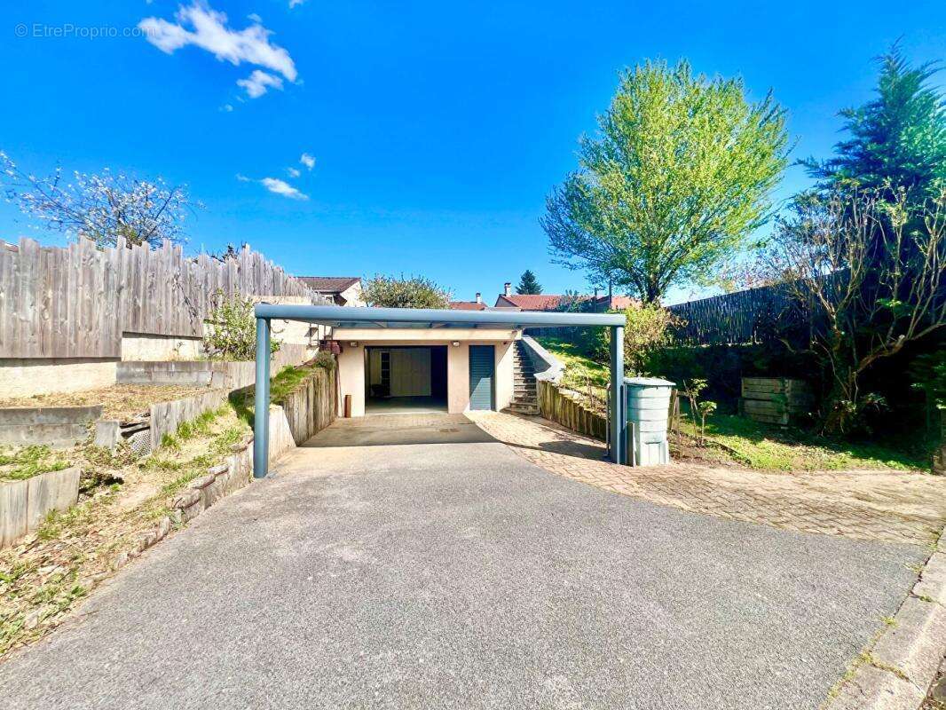 Maison à SAINT-GENIS-POUILLY