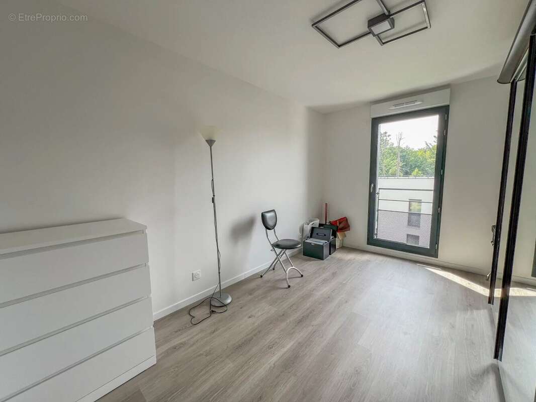 Appartement à LE MESNIL-SAINT-DENIS