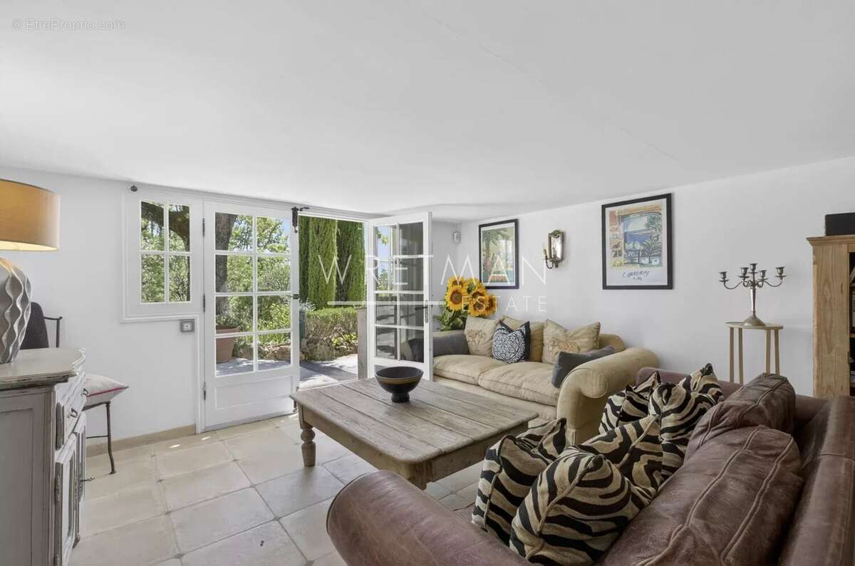 Maison à CHATEAUNEUF-GRASSE