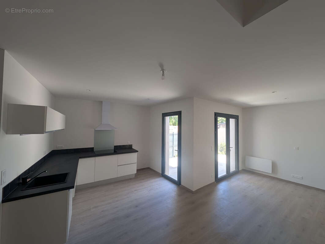 Maison de village entièrement rénovée à ORNAISONS - photo 5