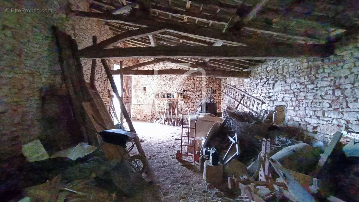 Petite maison à fort potentiel. - photo 11