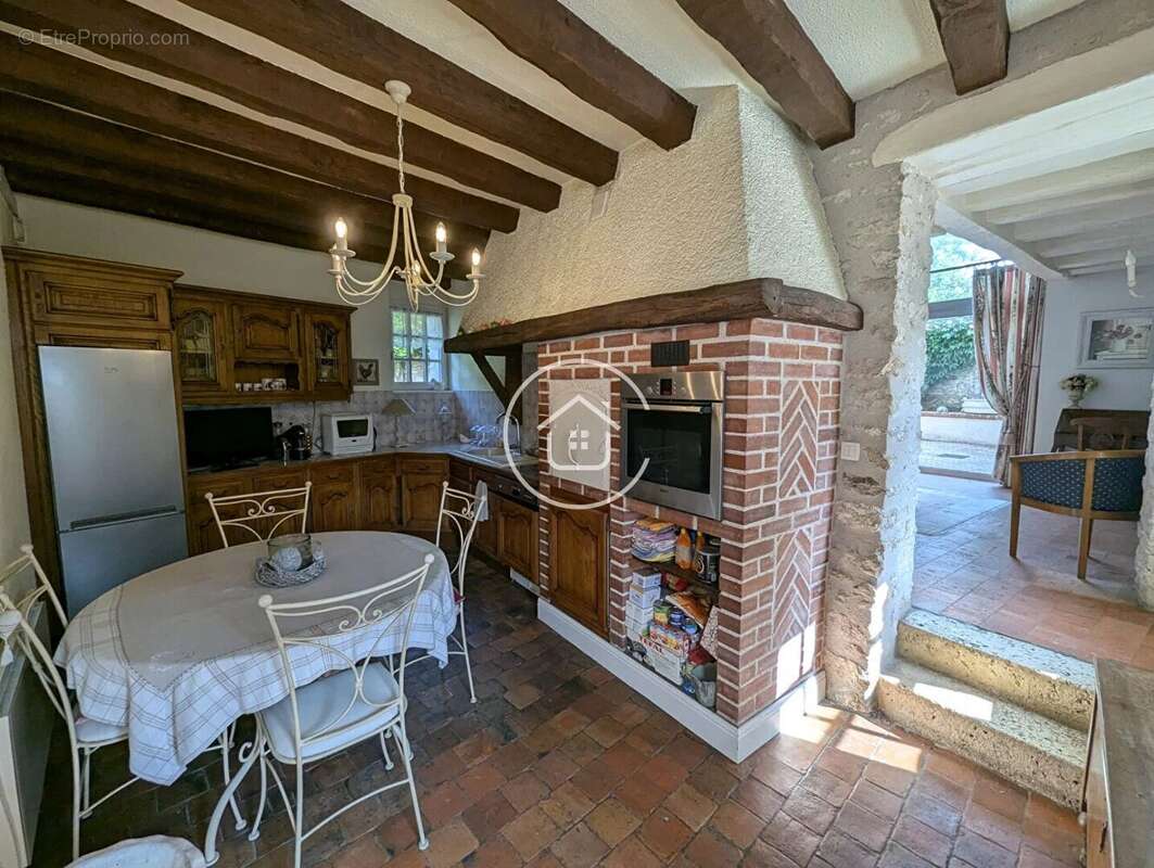 Maison à LA CHAUSSEE-SAINT-VICTOR