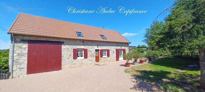 Charolles à 5 minutes, Maison en pierres, rénovée, de 128 m² avec grange attenante aménageable, sur terrain de 2 357 m² - photo 3