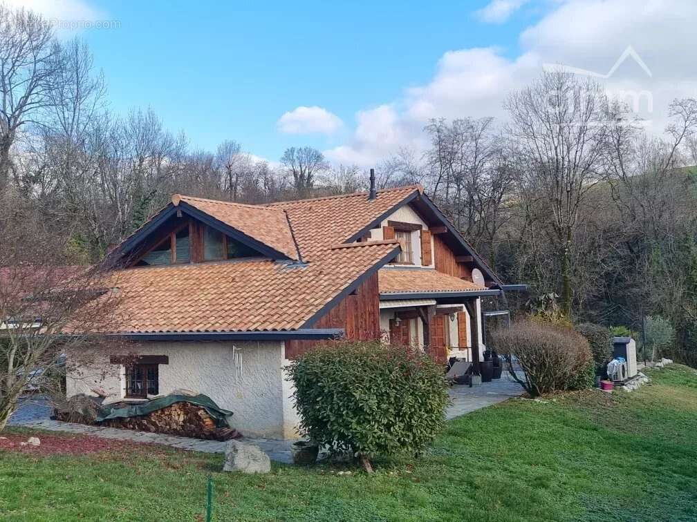 Maison à SAINT-VINCENT-DE-MERCUZE