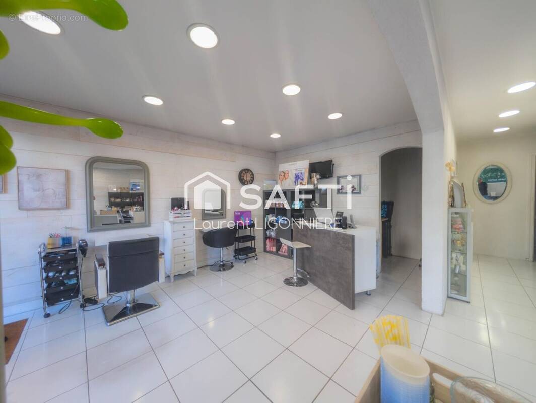 Photo 1 - Commerce à LESIGNY