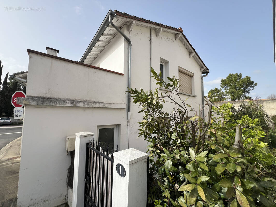 Maison à LACROIX-FALGARDE