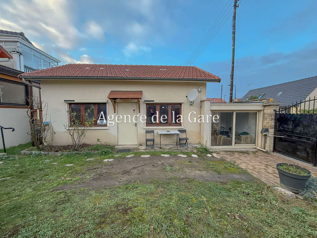 Maison à SARTROUVILLE