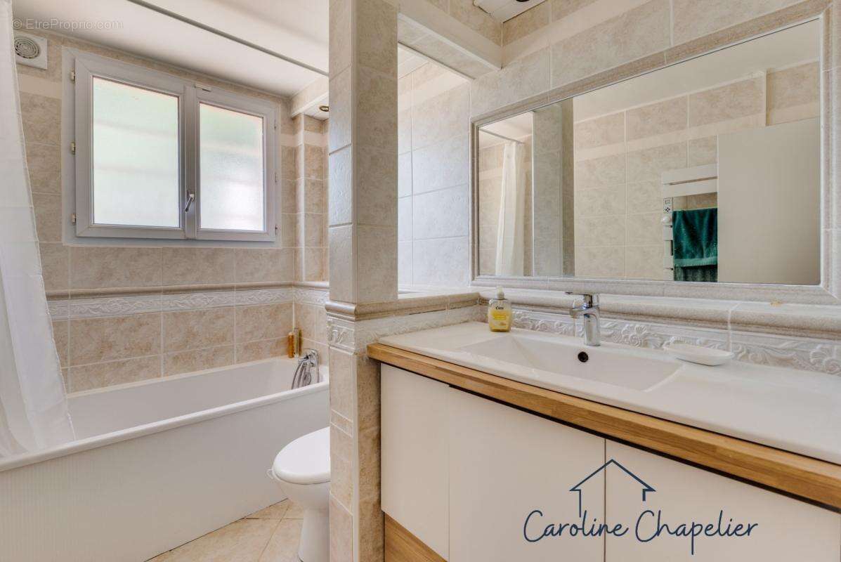 Sur les hauteurs de Plaisance, proche du golf de Téoula, maison 3 chambres, mezzanine / bureau, SDB, 2 WC - photo 8