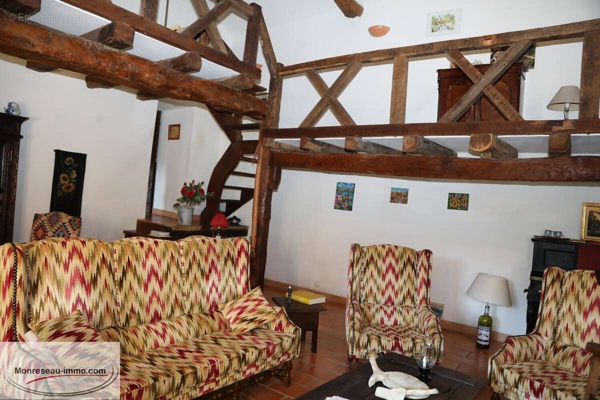 Maison à LA ROCHE-VINEUSE