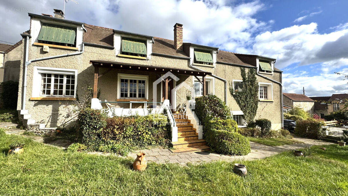 Maison à CHANTELOUP-LES-VIGNES