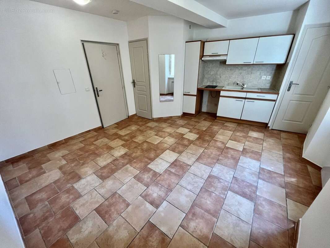 Appartement à PUGET-THENIERS