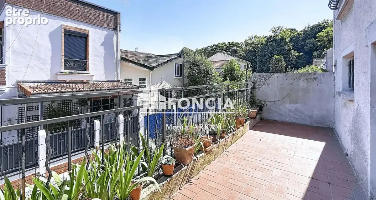 Maison familiale – 4 chambres – sous-sol total – garage – beaux espaces – exclusivité - photo 3