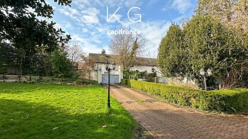 Maison à LA RIVIERE-SAINT-SAUVEUR