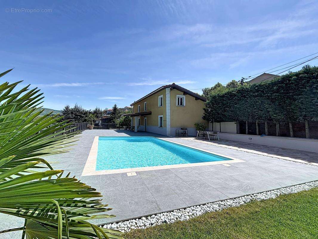 Maison à GENILAC