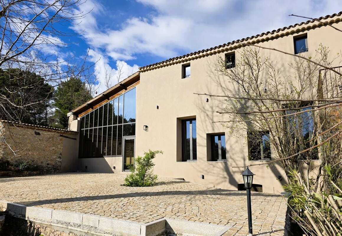 Maison à BAGNOLS-EN-FORET