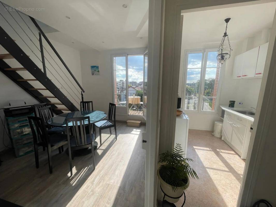 Appartement à SARTROUVILLE