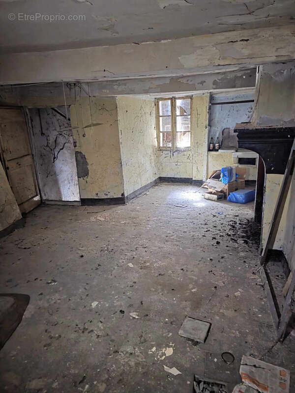 A 5 minutes de Tallard, pour investisseur ou première acquisition , maison de village à rénover hors d'eau, h - photo 4