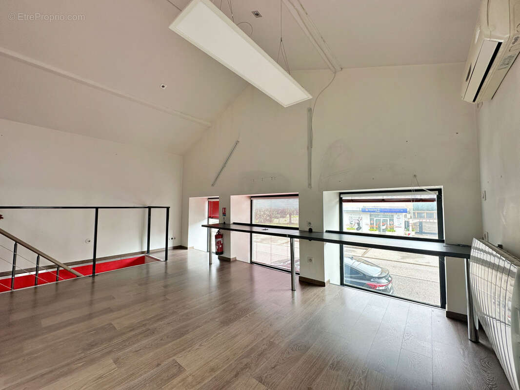 Commerce à SAINT-BONNET-DE-MURE