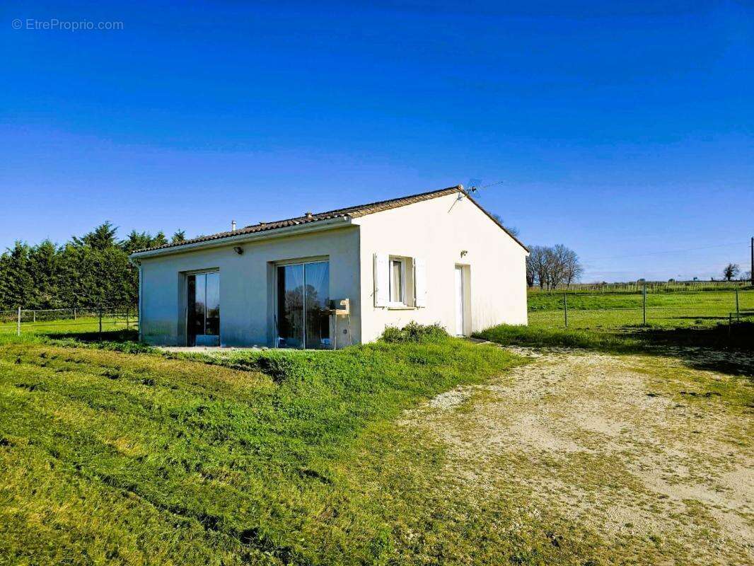 Maison à SAINT-BONNET-SUR-GIRONDE