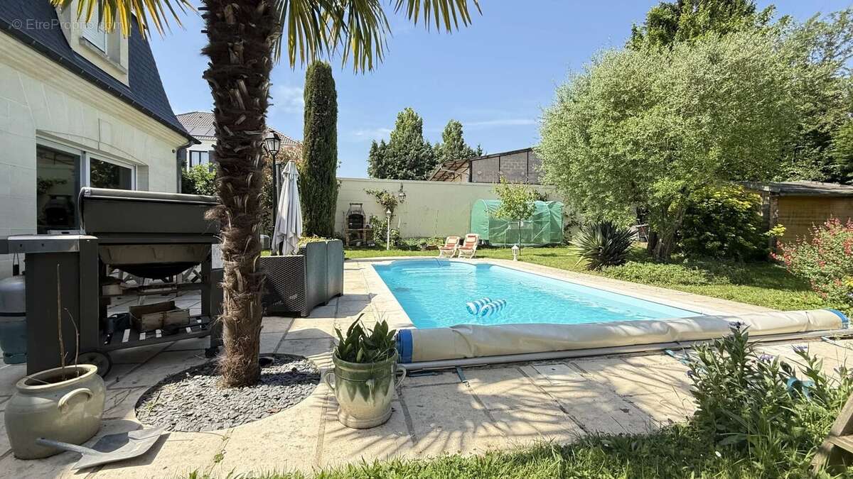 Maison à EZANVILLE