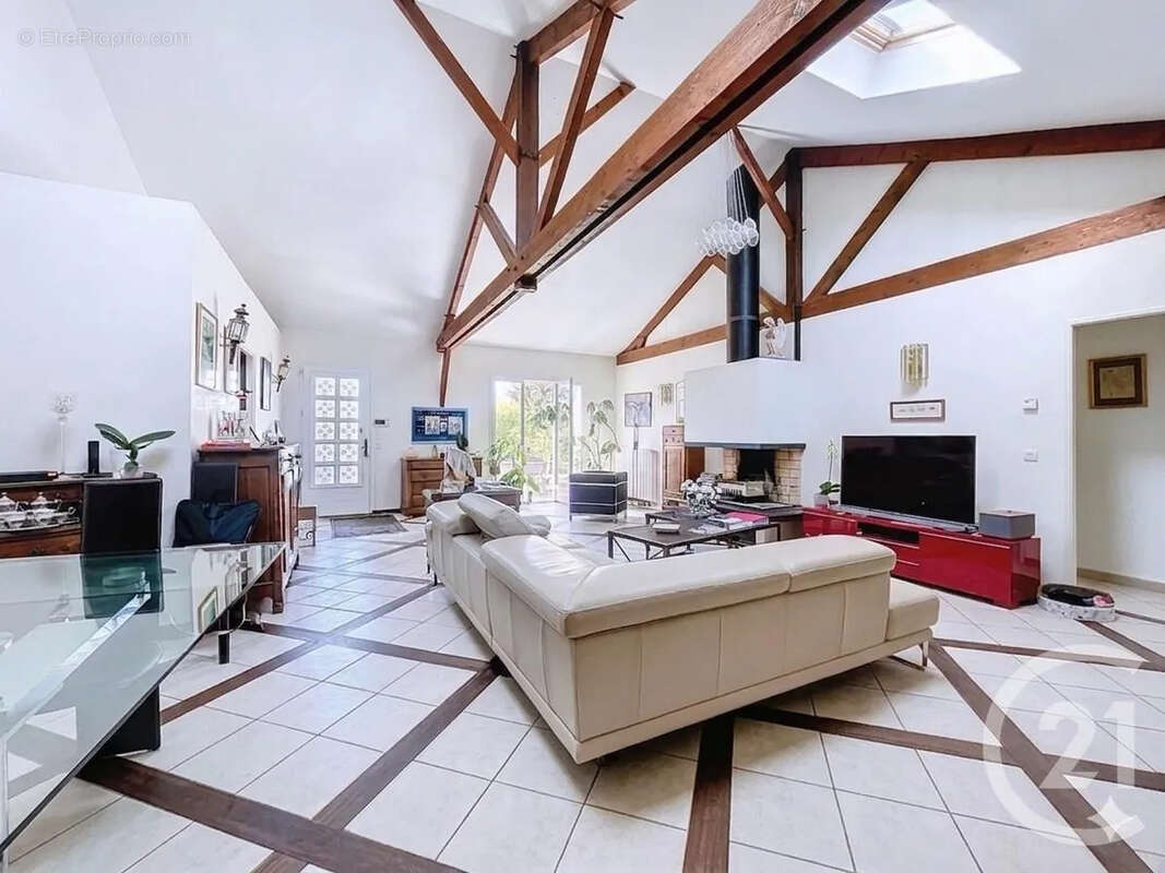 Maison à SAINTRY-SUR-SEINE