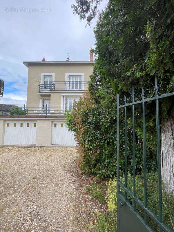Maison à double distribution avec 2 garages et 1000m2 de terrain clos - photo 2