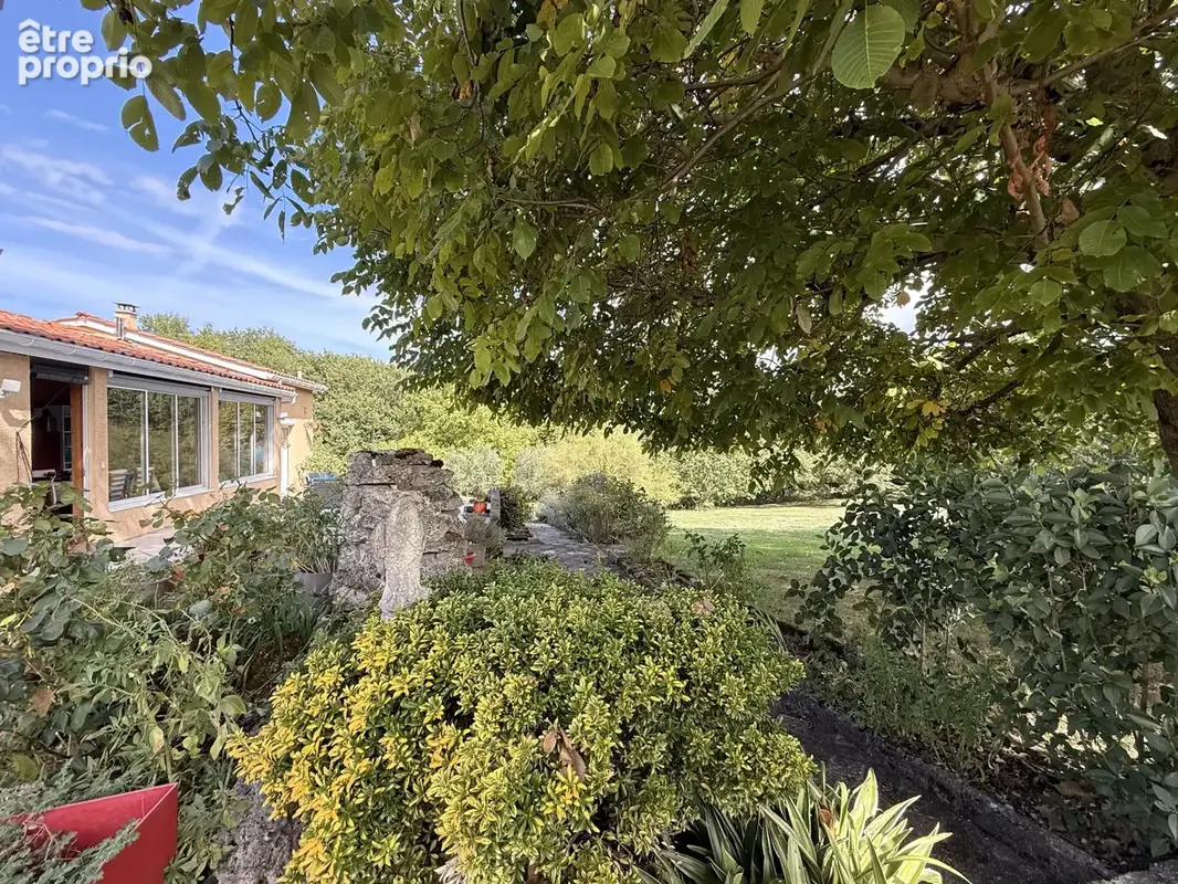 Maison familiale sur 1 hectare de terrain arboré - photo 28