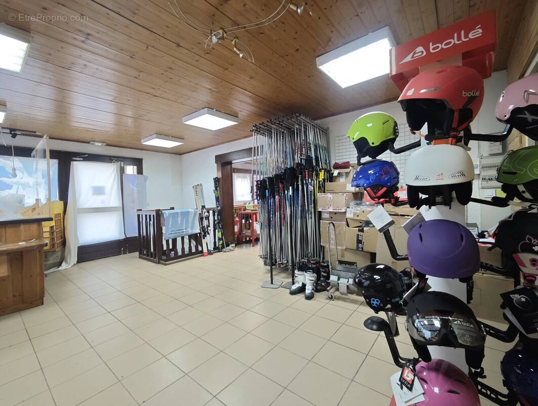 Commerce à MORILLON