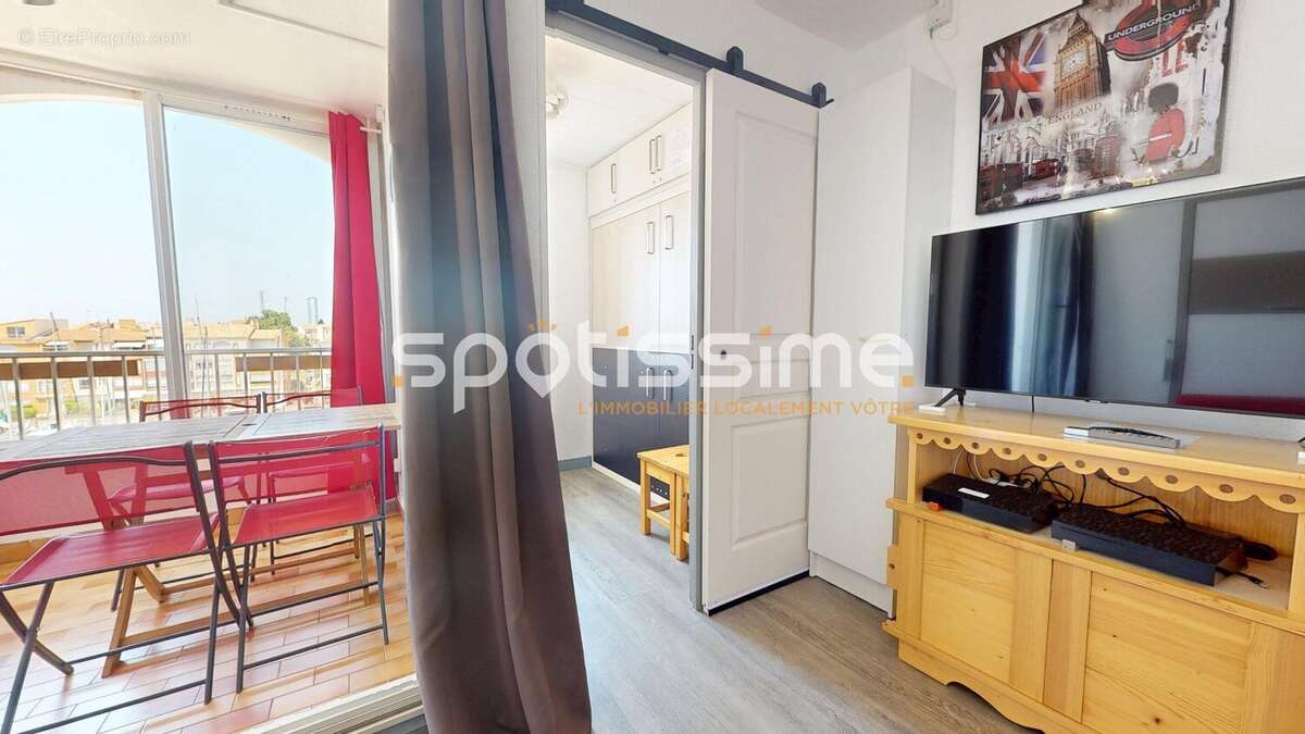 Studio cabine 4 couchages, loggia et parking - Vue Bateaux - photo 12