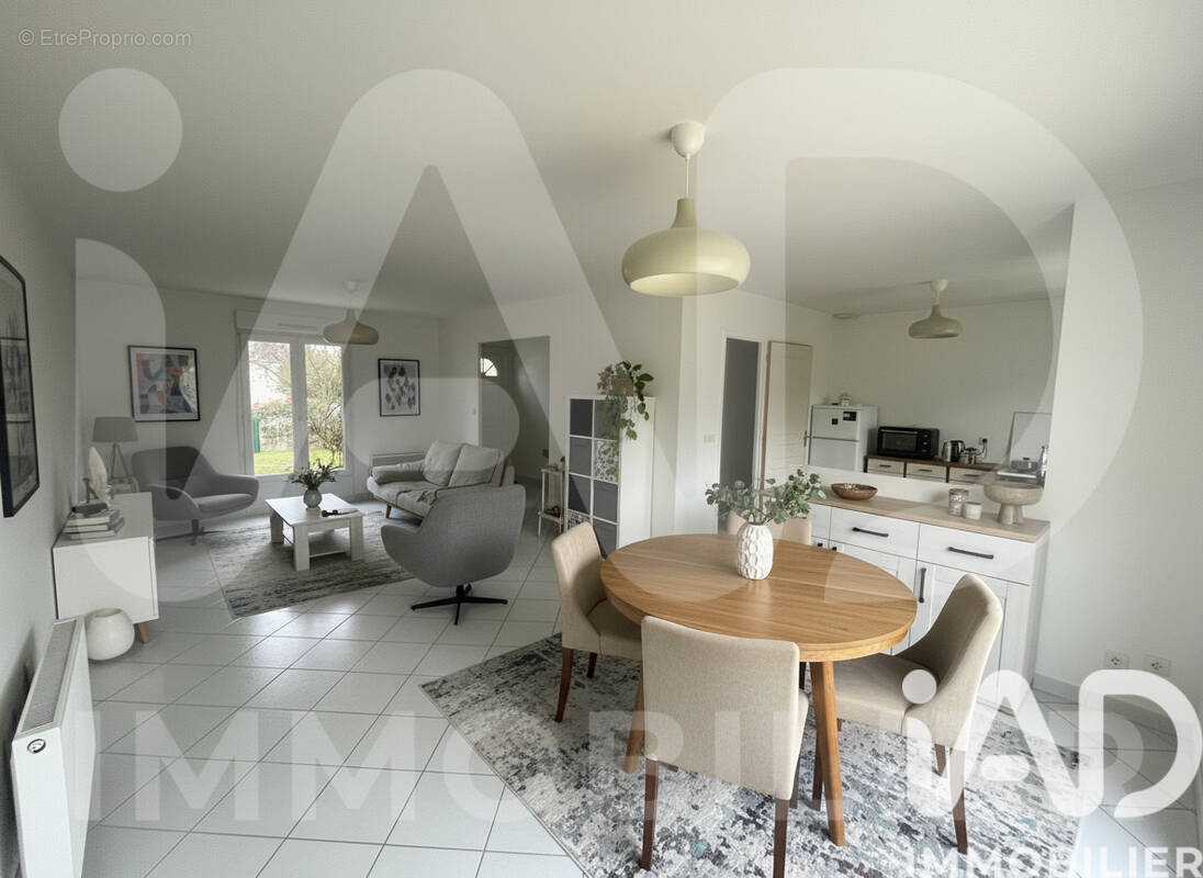 Photo 1 - Maison à PERNAY